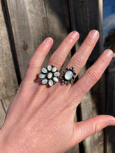 Load image into Gallery viewer, Vintage Mother Of Pearl Ring