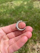 Load image into Gallery viewer, Sterling Hoop Earrings E0211