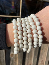 Load image into Gallery viewer, Magnesite GLOSSY Stretch Bracelet C0442