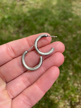 Load image into Gallery viewer, Sterling Hoop Earrings E0211