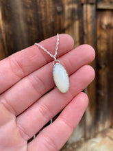 Load image into Gallery viewer, MOP Pendant Necklace N0660