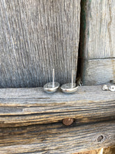 Load image into Gallery viewer, Mother of Pearl Earrings E0283