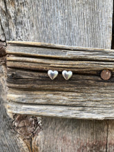 Load image into Gallery viewer, Heart Earrings E0321