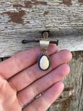 Load image into Gallery viewer, Elk Ivory Pendant P0681