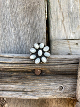 Load image into Gallery viewer, Vintage Mother Of Pearl Ring