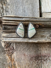 Load image into Gallery viewer, Royston Ribbon Earrings E0327