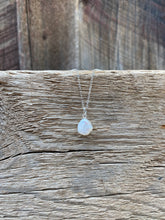 Load image into Gallery viewer, Silver And Pearl Necklace N0896