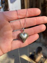 Load image into Gallery viewer, Vintage Heart Necklace N0779