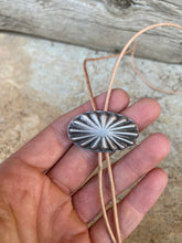 Load image into Gallery viewer, Vintage Button Bolo N0910