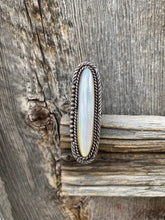 Load image into Gallery viewer, Vintage Mother of Pearl Ring Size 9 R0379
