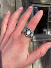 Load image into Gallery viewer, Vintage White Mother Of Pearl Ring R0364