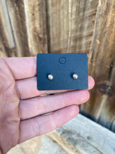 Load image into Gallery viewer, Silver Studs E0281