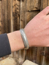 Load image into Gallery viewer, Vintage Silver Cuff C0436