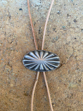Load image into Gallery viewer, Vintage Button Bolo N0910