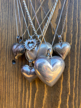 Load image into Gallery viewer, Vintage Heart Necklace N0779