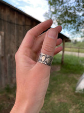 Load image into Gallery viewer, Stamped Ring R0429