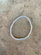 Load image into Gallery viewer, 3mm White Pearl Stretchy Bracelet C0429