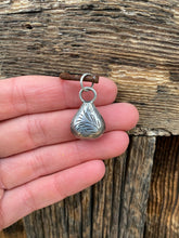 Load image into Gallery viewer, Engraved Silver Pendant P0677