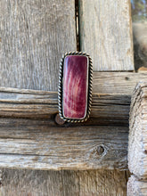 Load image into Gallery viewer, Purple Spiny Oyster Ring Size 9 3/4