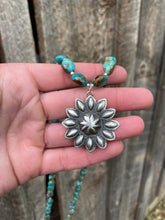 Load image into Gallery viewer, Turquoise Flower Necklace N0652