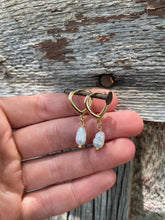 Load image into Gallery viewer, Gold Huggie Pearl Earring E0225