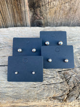 Load image into Gallery viewer, Silver Studs E0281