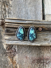 Load image into Gallery viewer, Angel Wing Earrings E0326