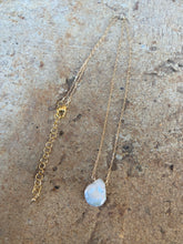 Load image into Gallery viewer, Gold Filled Pearl Necklace N0861