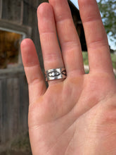 Load image into Gallery viewer, White Buffalo Ring