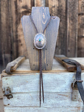 Load image into Gallery viewer, Concho Bolo N0909