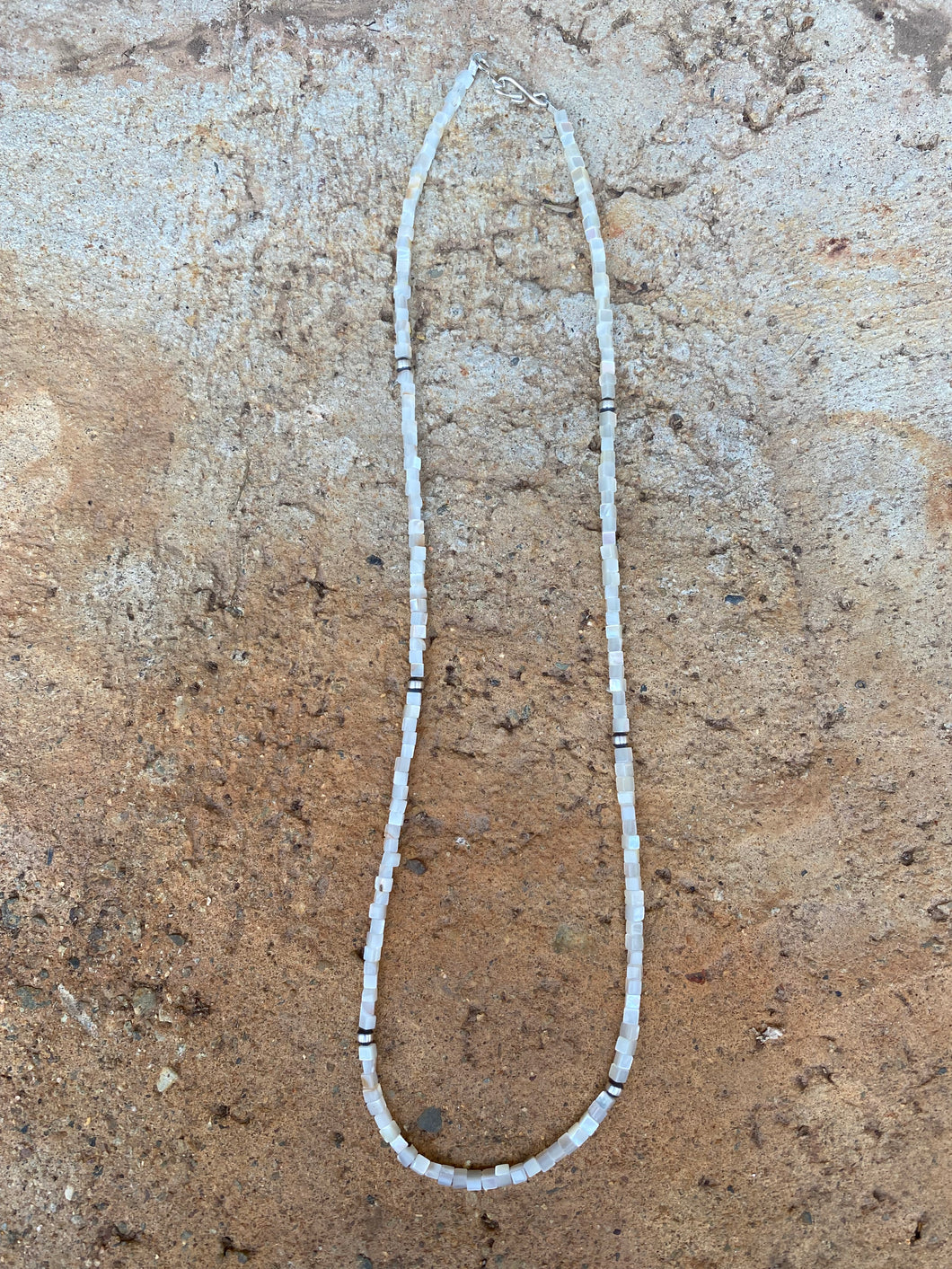 Mother of Pearl Necklace N0668