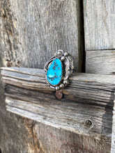 Load image into Gallery viewer, Vintage Ring Size 8