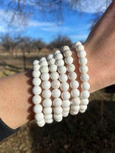 Load image into Gallery viewer, Magnesite Matte Stretchy Bracelet C0443