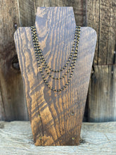 Load image into Gallery viewer, Black and Gold Chain N0571