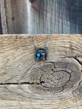 Load image into Gallery viewer, Horse Shoe Necklace N0940