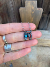 Load image into Gallery viewer, Horse Shoe Necklace N0940