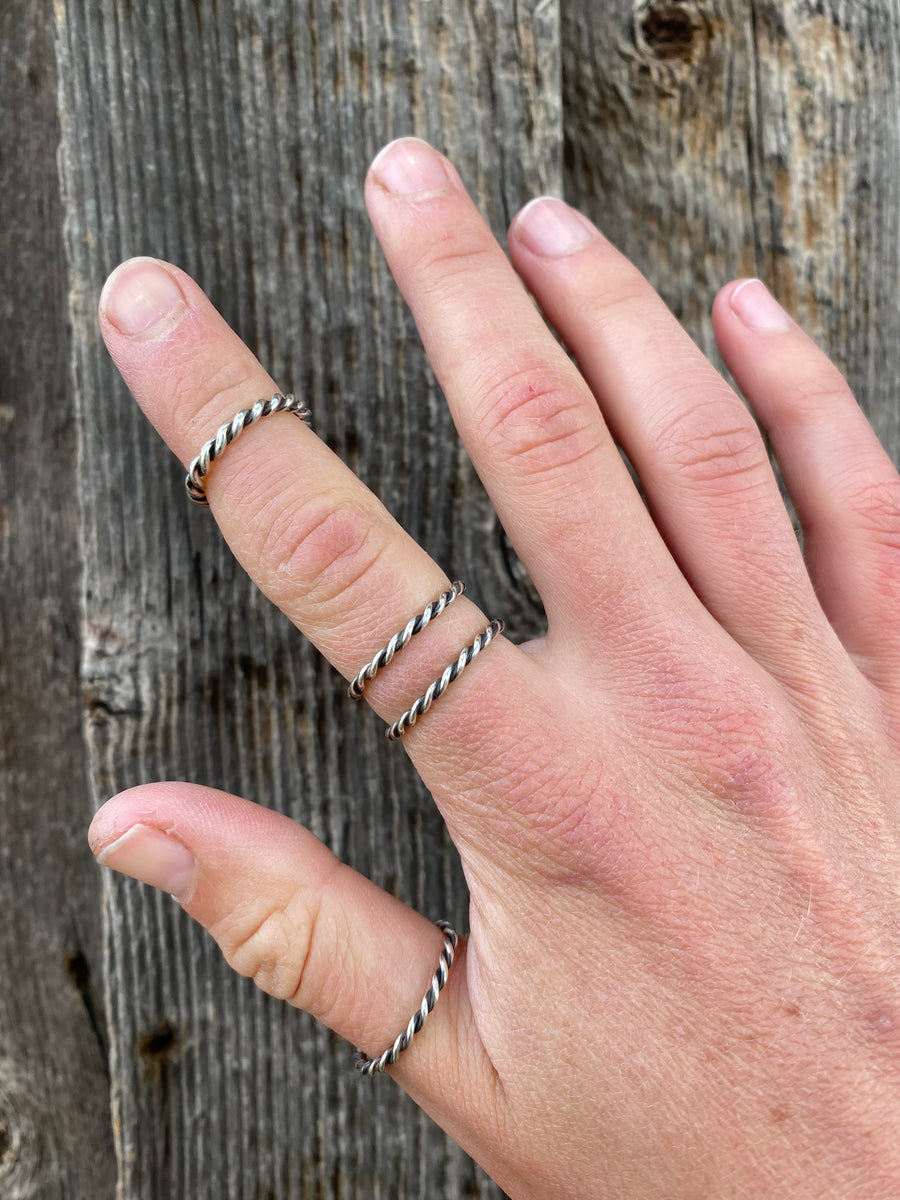 Rope Ring R0397 – Patina Trails